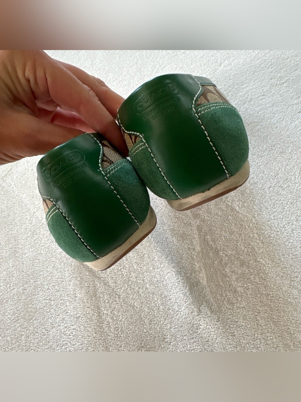 LIKE NEW/NEW Coach Tillie Green Tan Ballet Bow Flats Size 8.5 - Picture 4 of 7